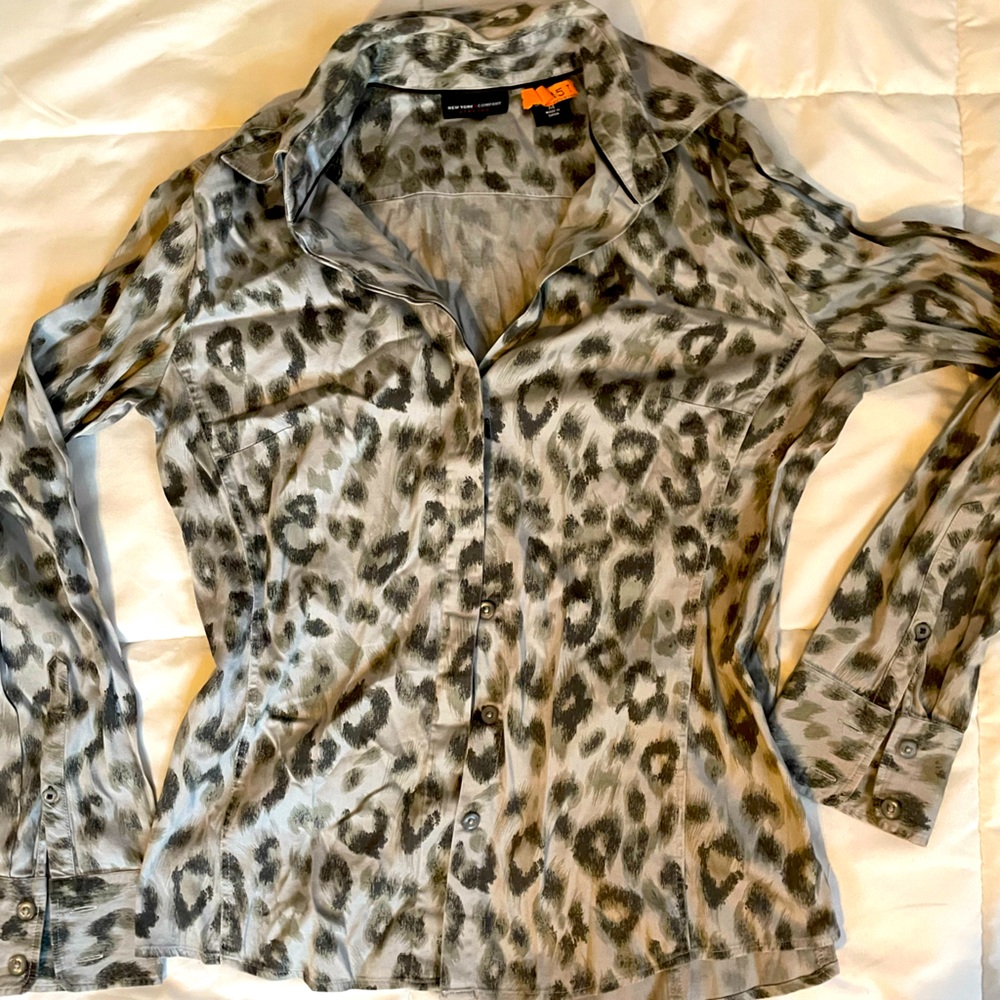 NEW YORK & CO Stretch Button Down